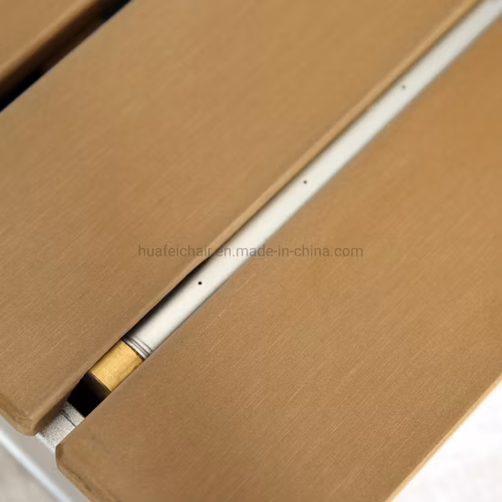 Chuveiro externo quadrado WPC com estrutura de alumínio